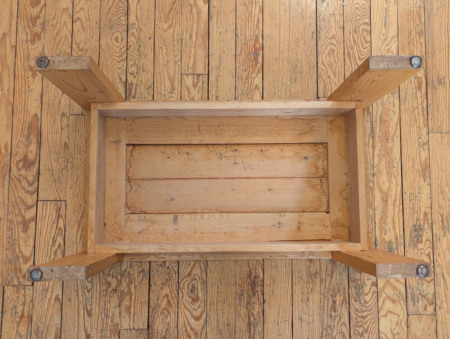 Table Basse Perriand / Regain – Provenance Les Arcs (Savoie)