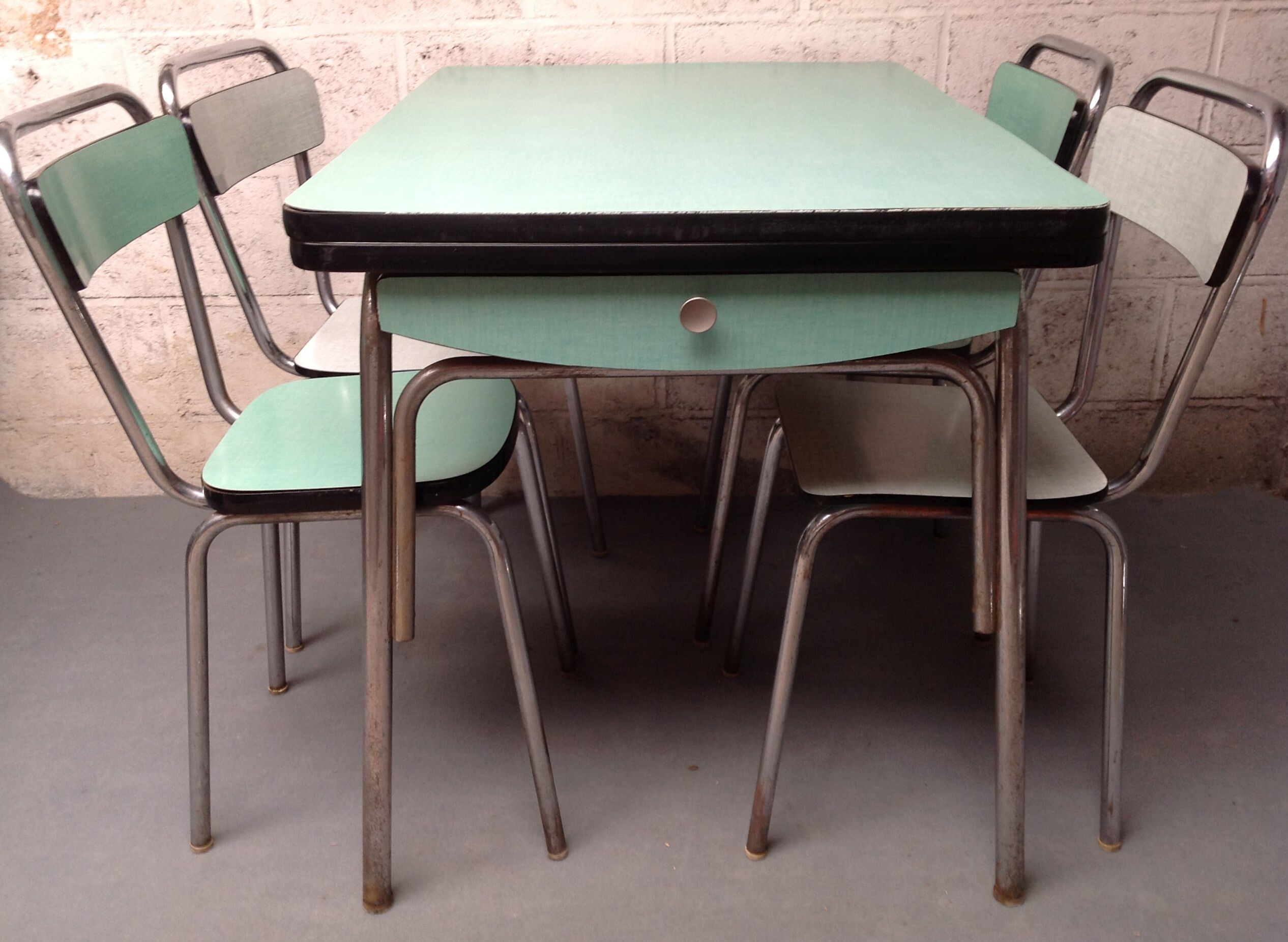 Table formica et ses 4 chaises vert menthe