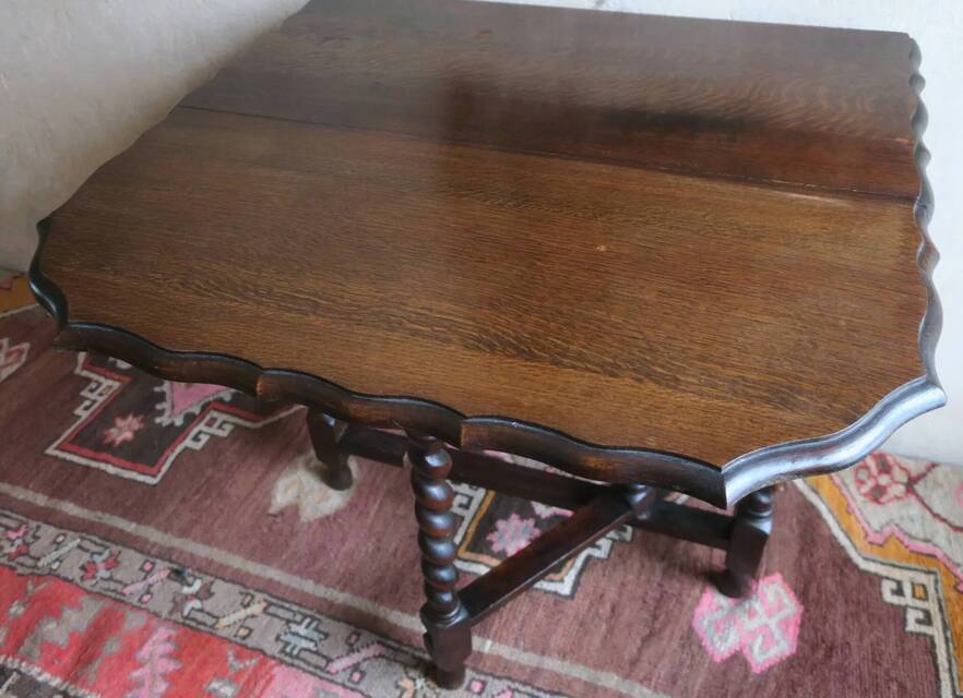 Antique farmhouse patinated extendable table in oak with carved edge, 1900