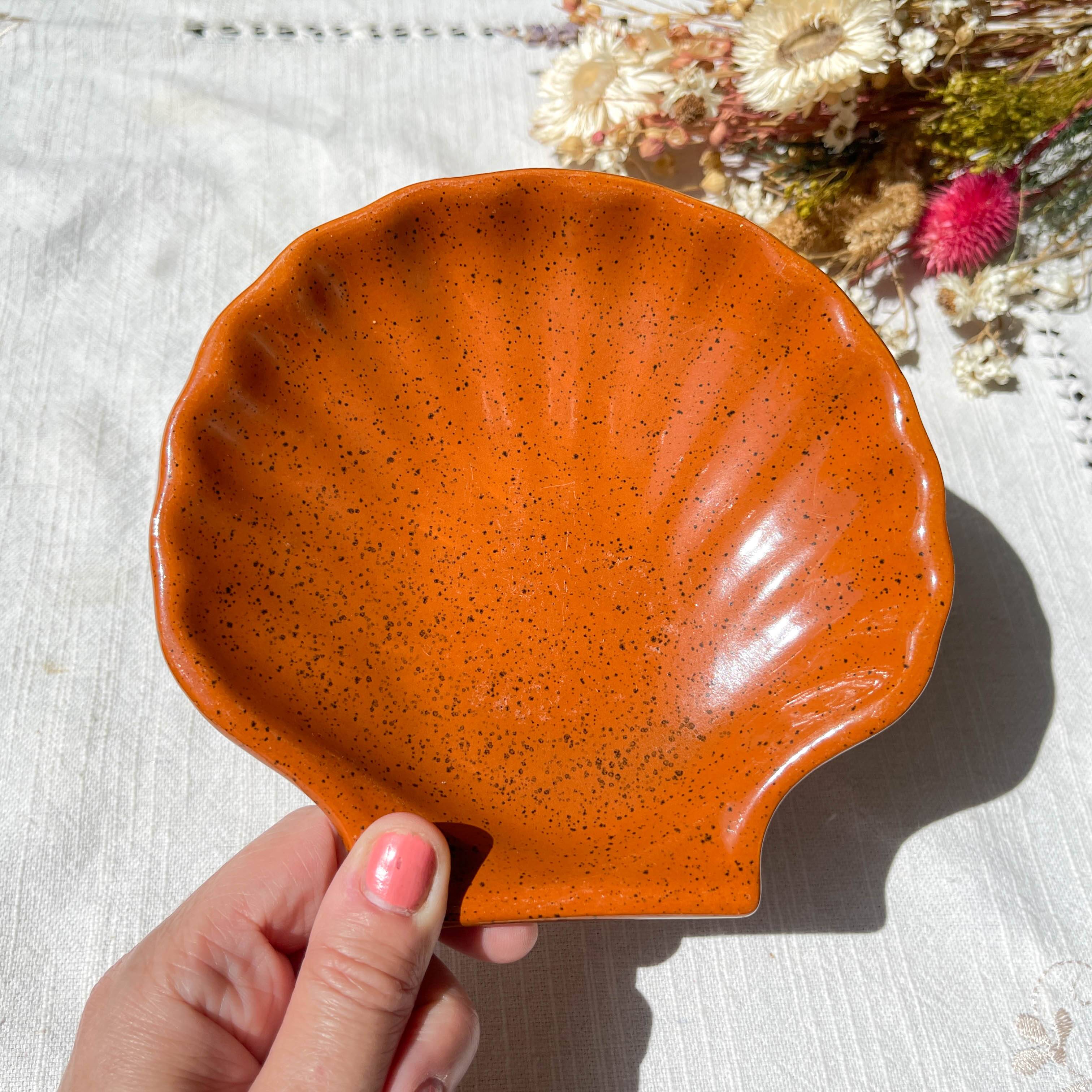 4 Vintage Emile Henry Ceramic Scallop Shells Speckled Made in France 1950