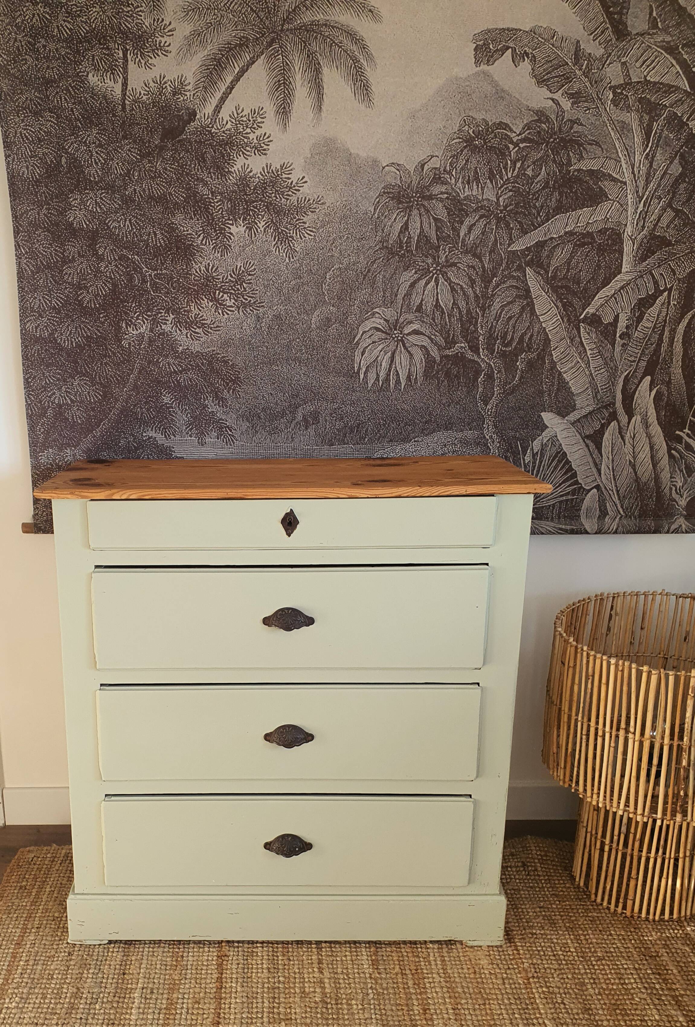 Wooden chest of drawers