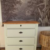 Wooden chest of drawers