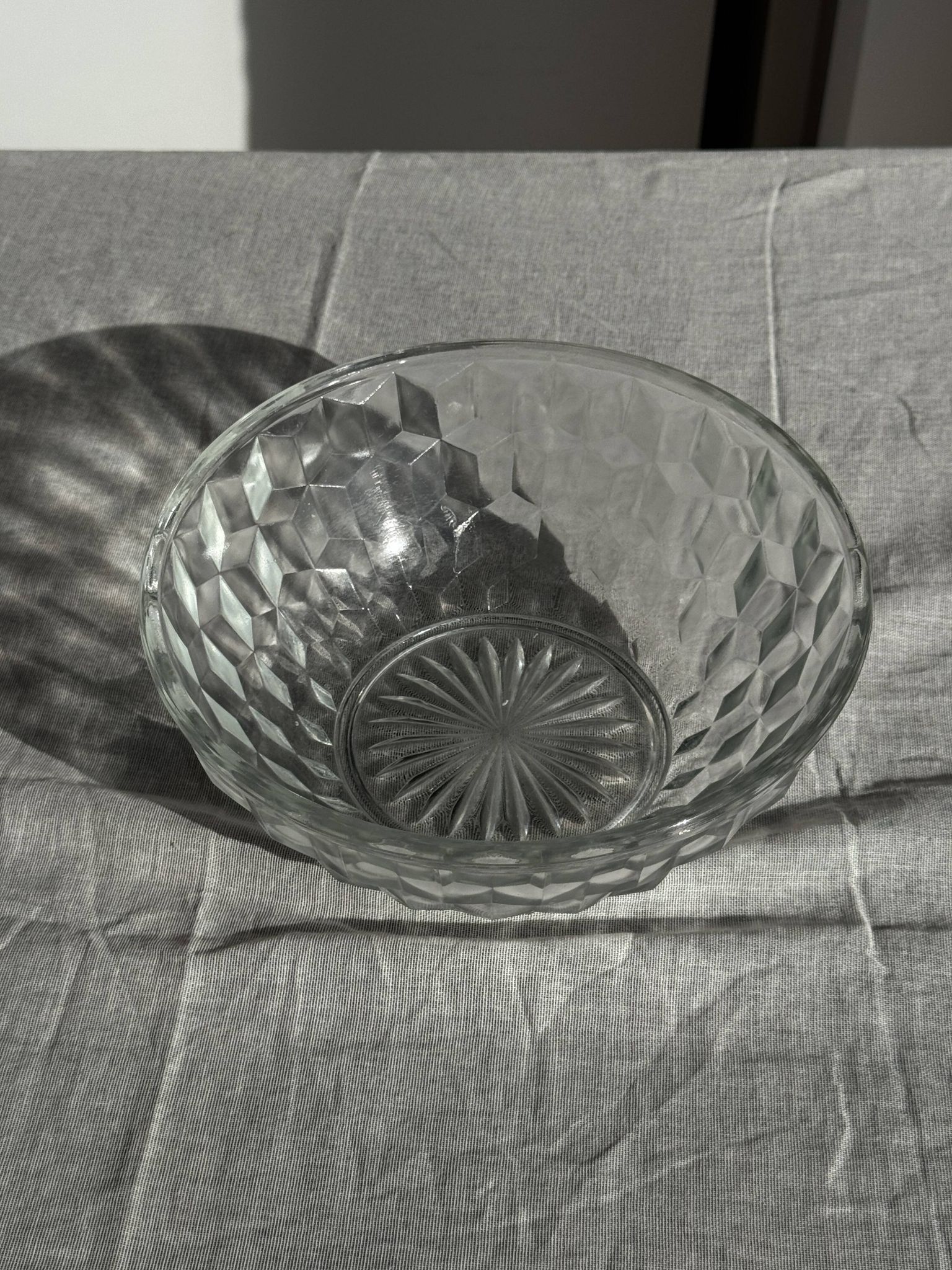 Petit saladier en verre vintage à motif de cubes