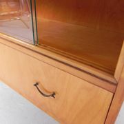 Vintage display cabinet with 2 sliding glass doors and 1 drawer, 1950s.