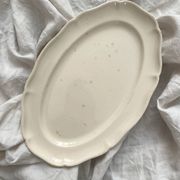 Plat ovale festonné en faïence ivoire Villeroy et Boch