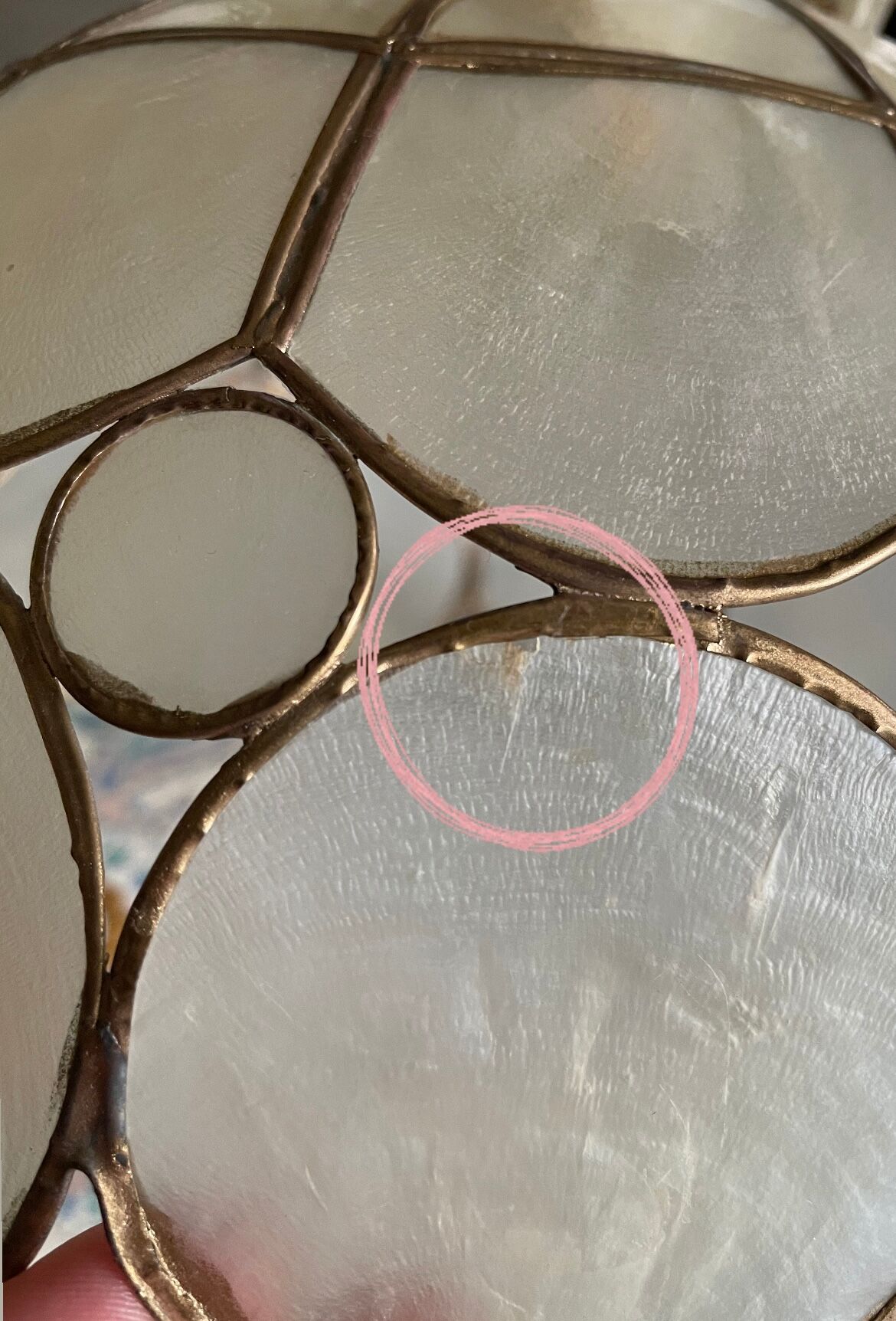 Suspension nacre et laiton