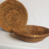 Two large baskets in vintage braided straw 50 cm in diameter