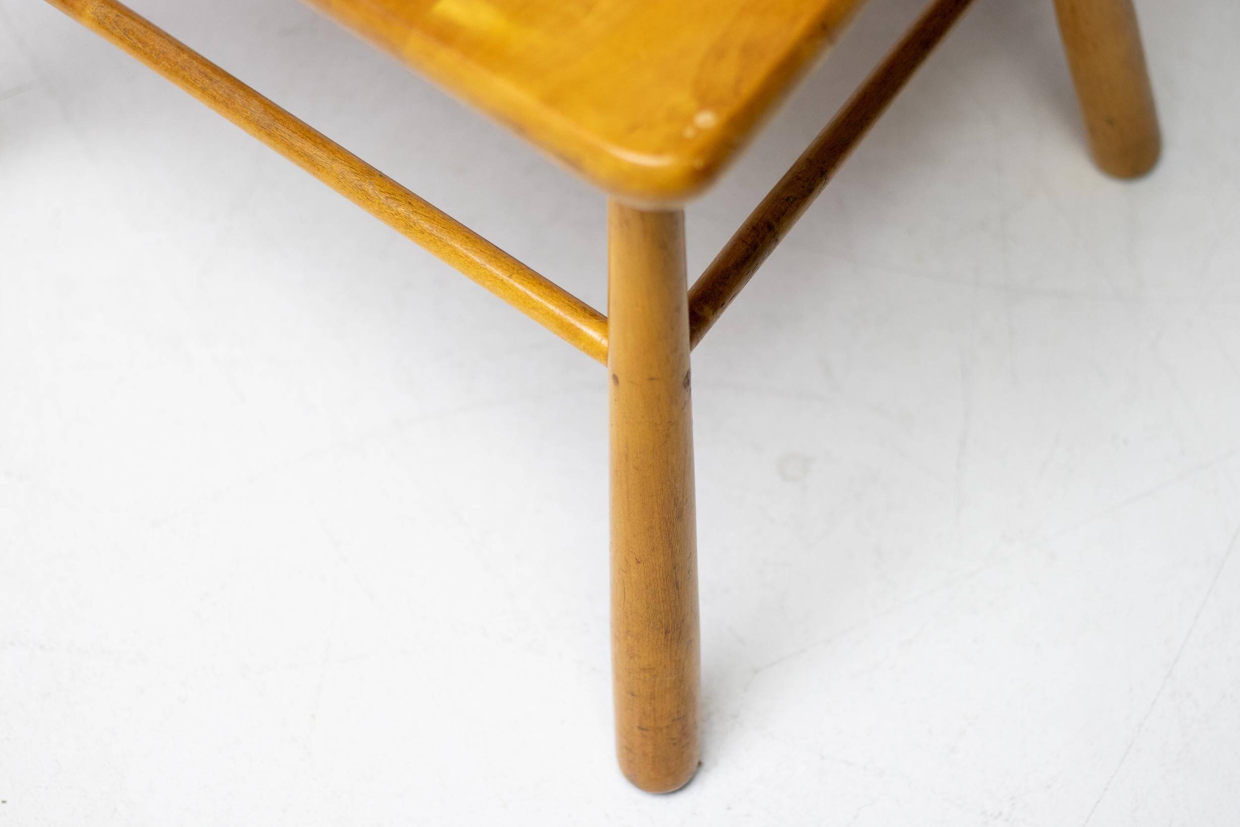Danish organic armchair in solid birch, curved backrest, 1950s design.