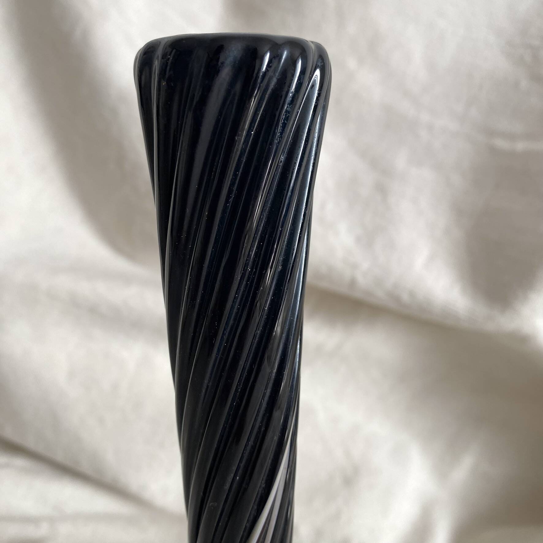Single-flower vase in blown glass Maure-Vieil glassware