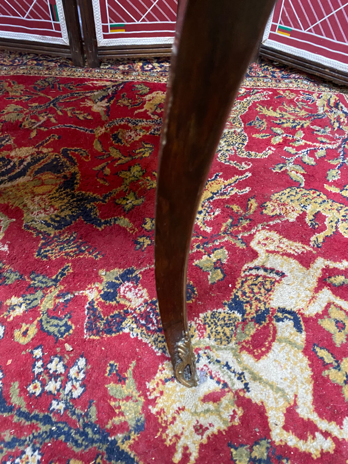 Wriitng desk laiding Louis XV style with secret compartment
