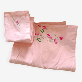 Nappe rose avec couronne de fleurs + 10 serviettes