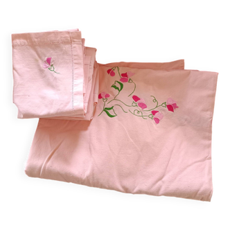 Nappe rose avec couronne de fleurs + 10 serviettes