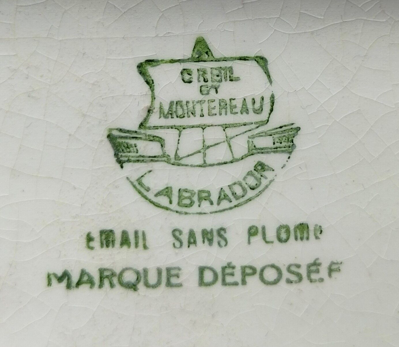 Labrador cracked ceramic wall soap dish in Creil and Montereau