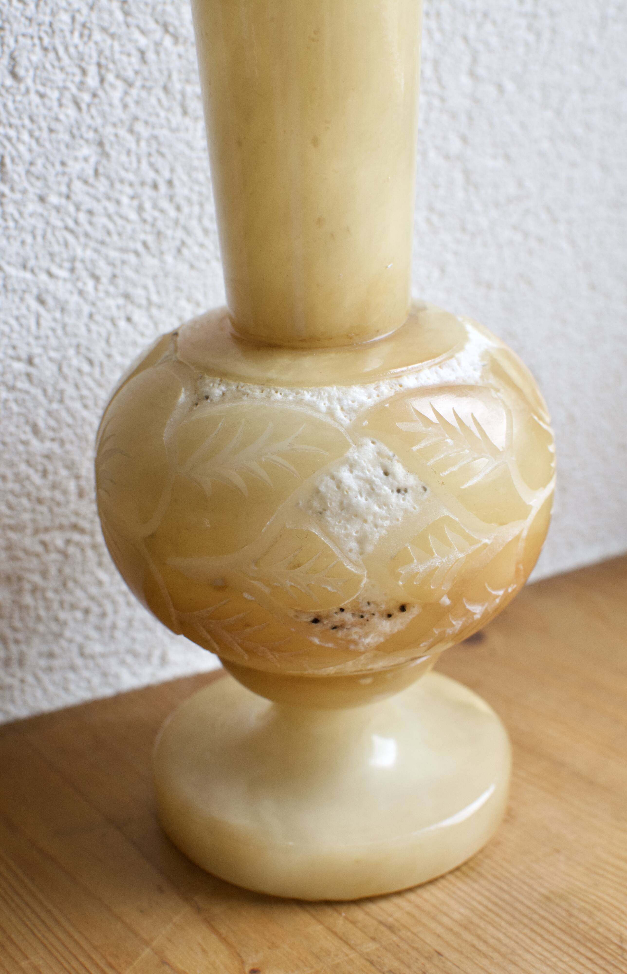 Vase taillé dans le marbre blanc
