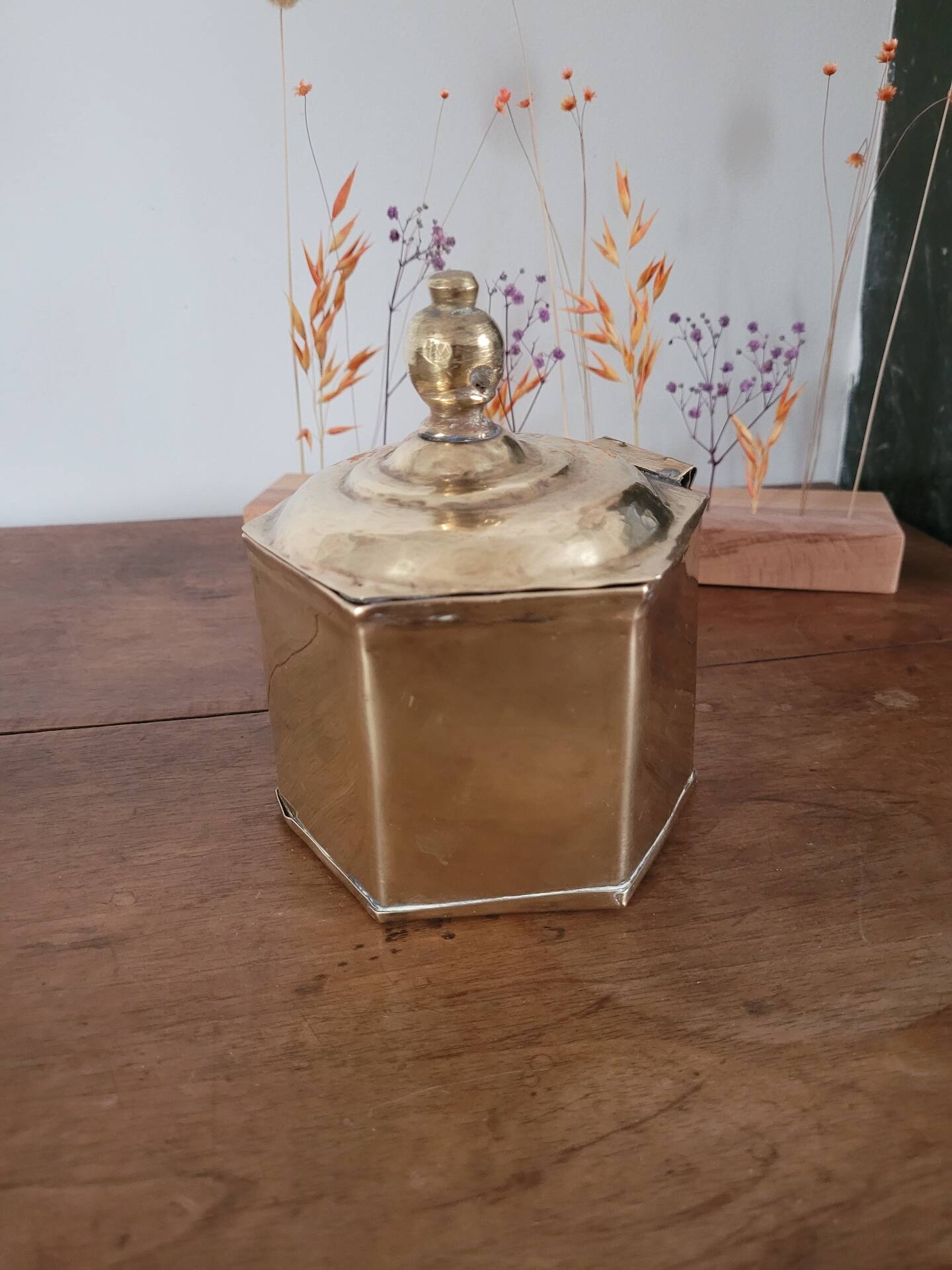 Boîte en laiton hexagonale