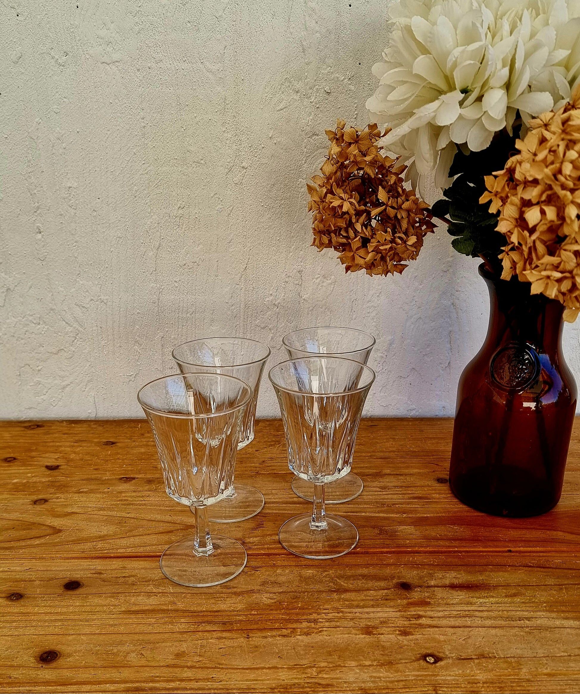 Set of 4 vintage stemmed glasses Luminarc Régence 1970s