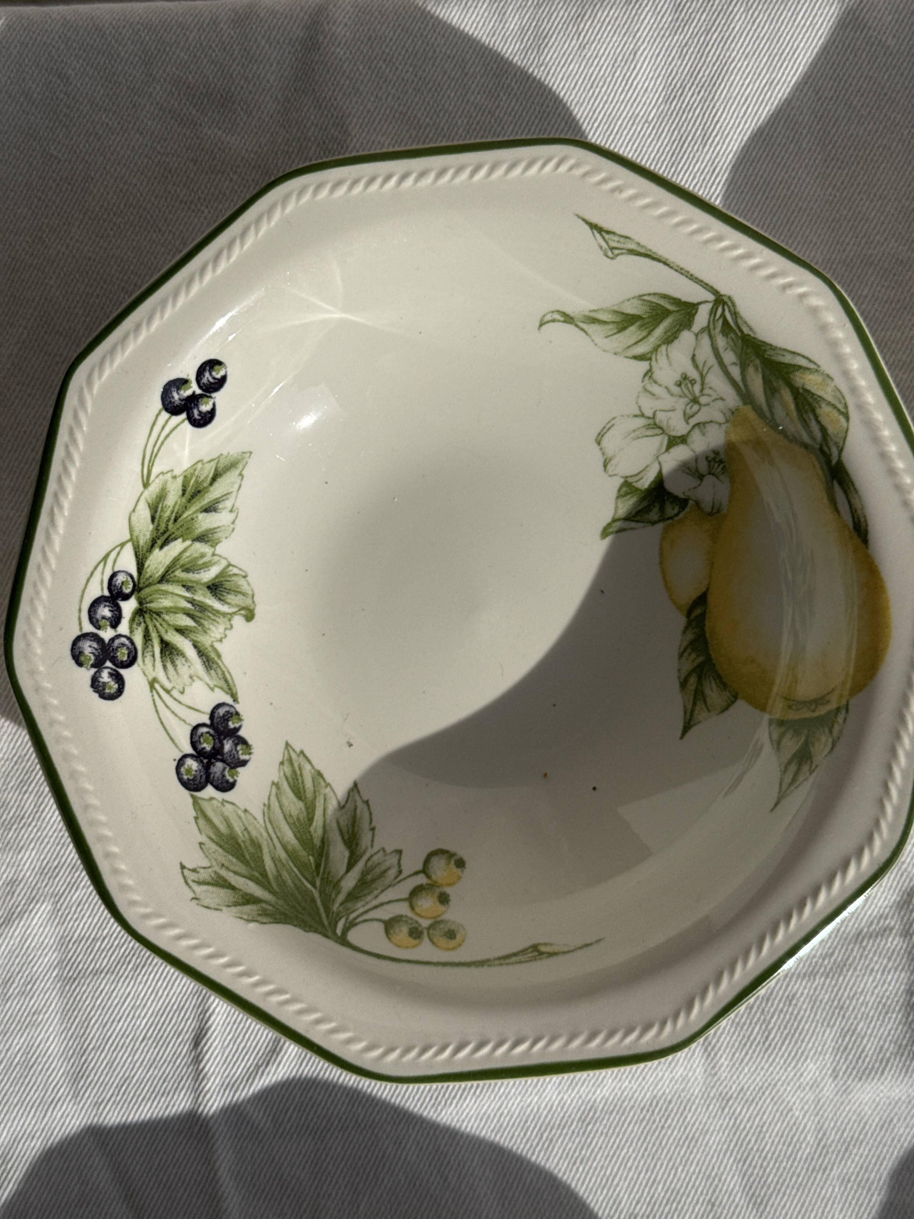 Set of 11 fruit-patterned bowls The Chartwell Collection England D17