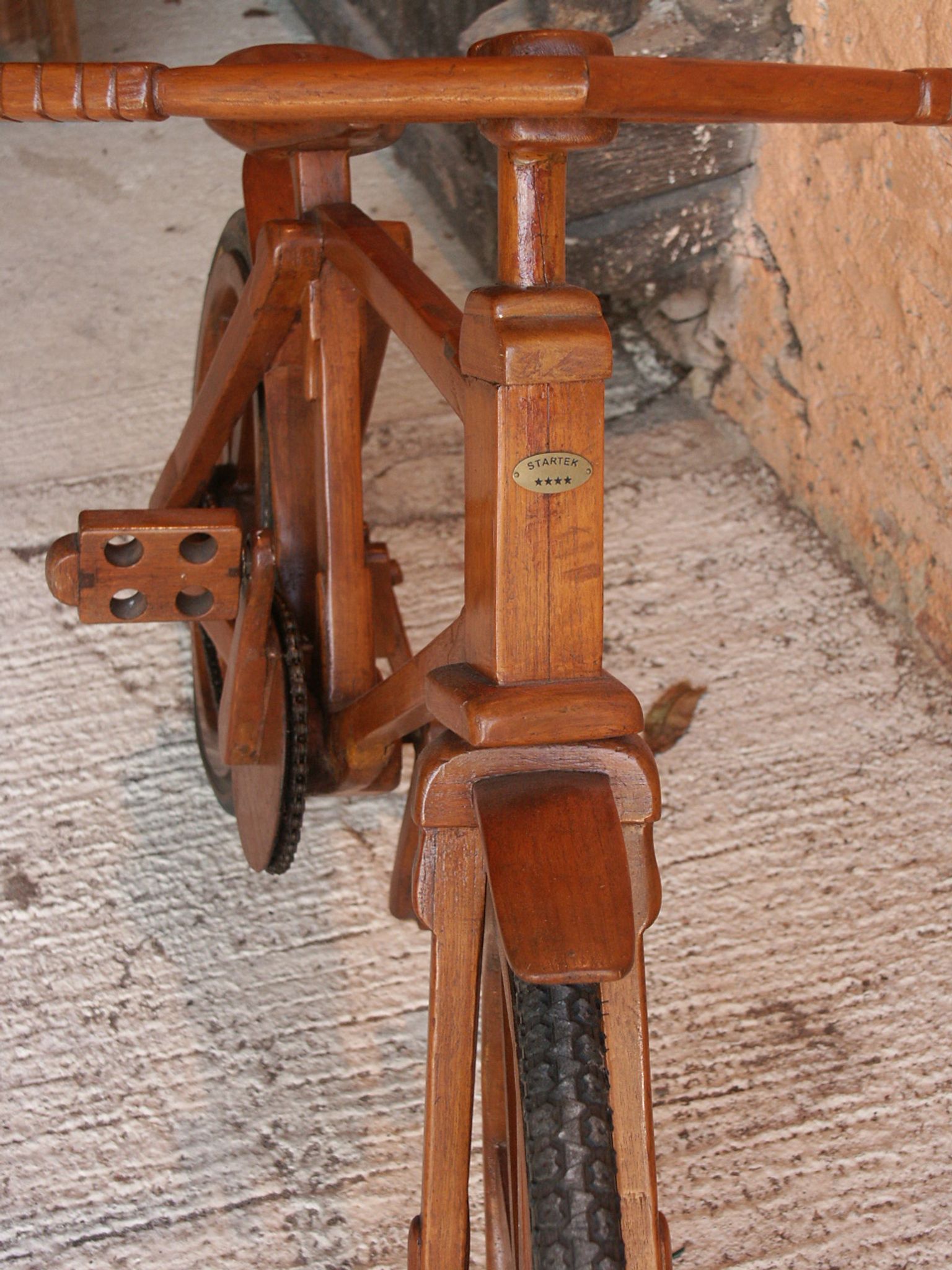Vélo en bois de teck