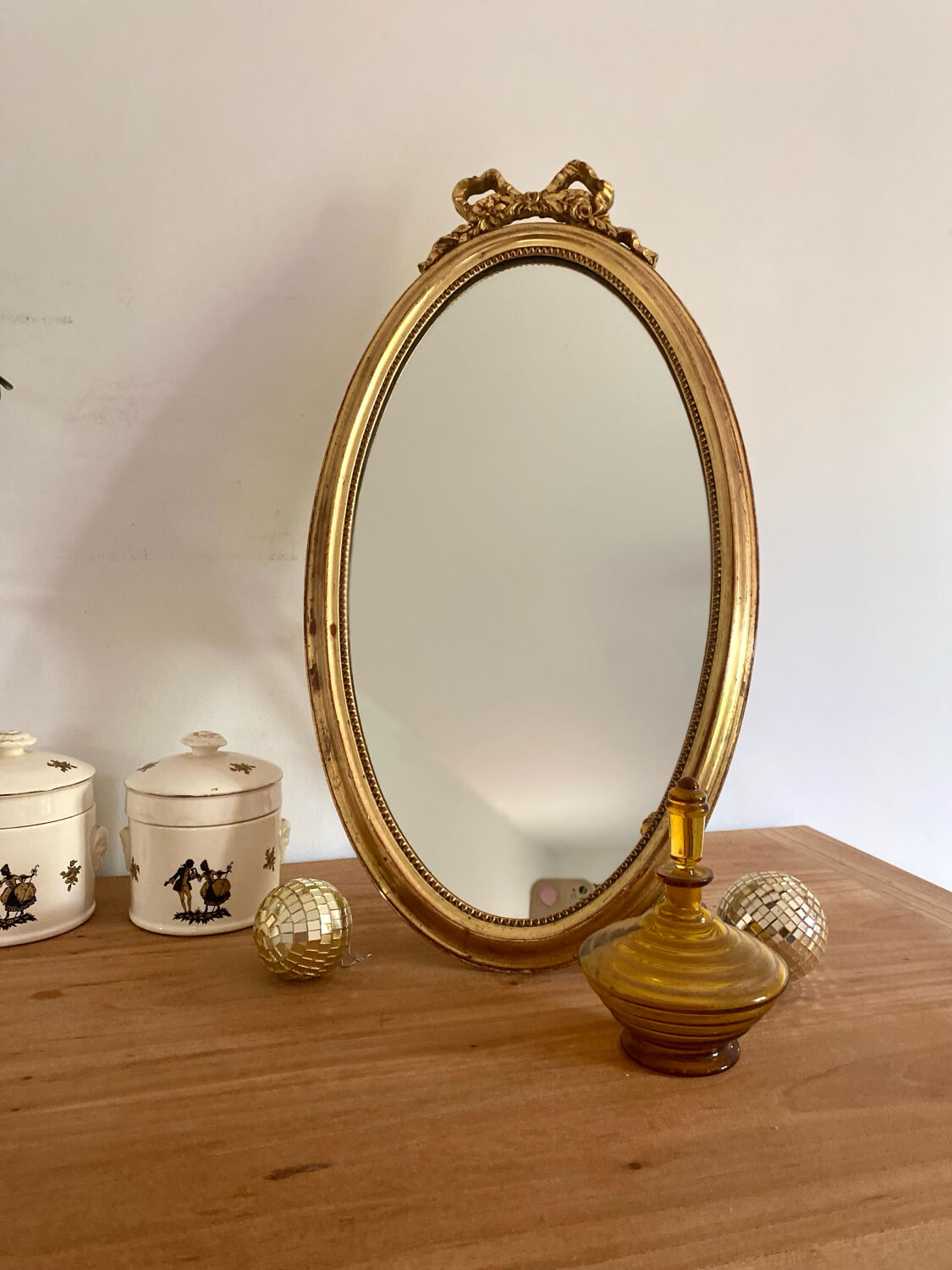 Miroir ovale sur pied du XIXe siècle