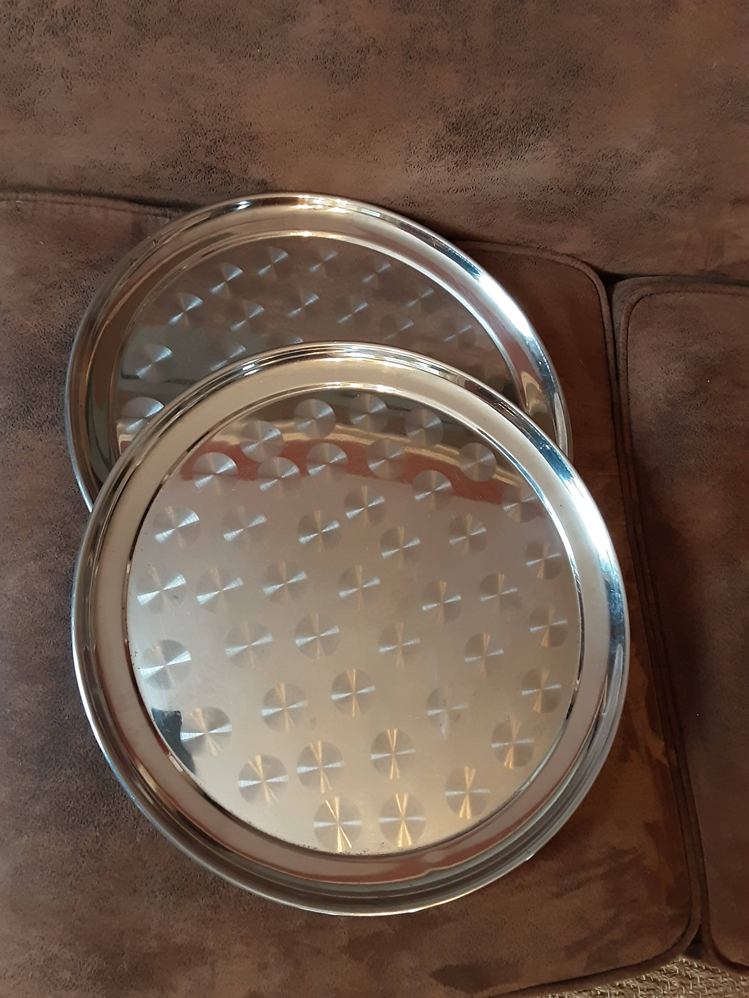 Set of 2 vintage trays