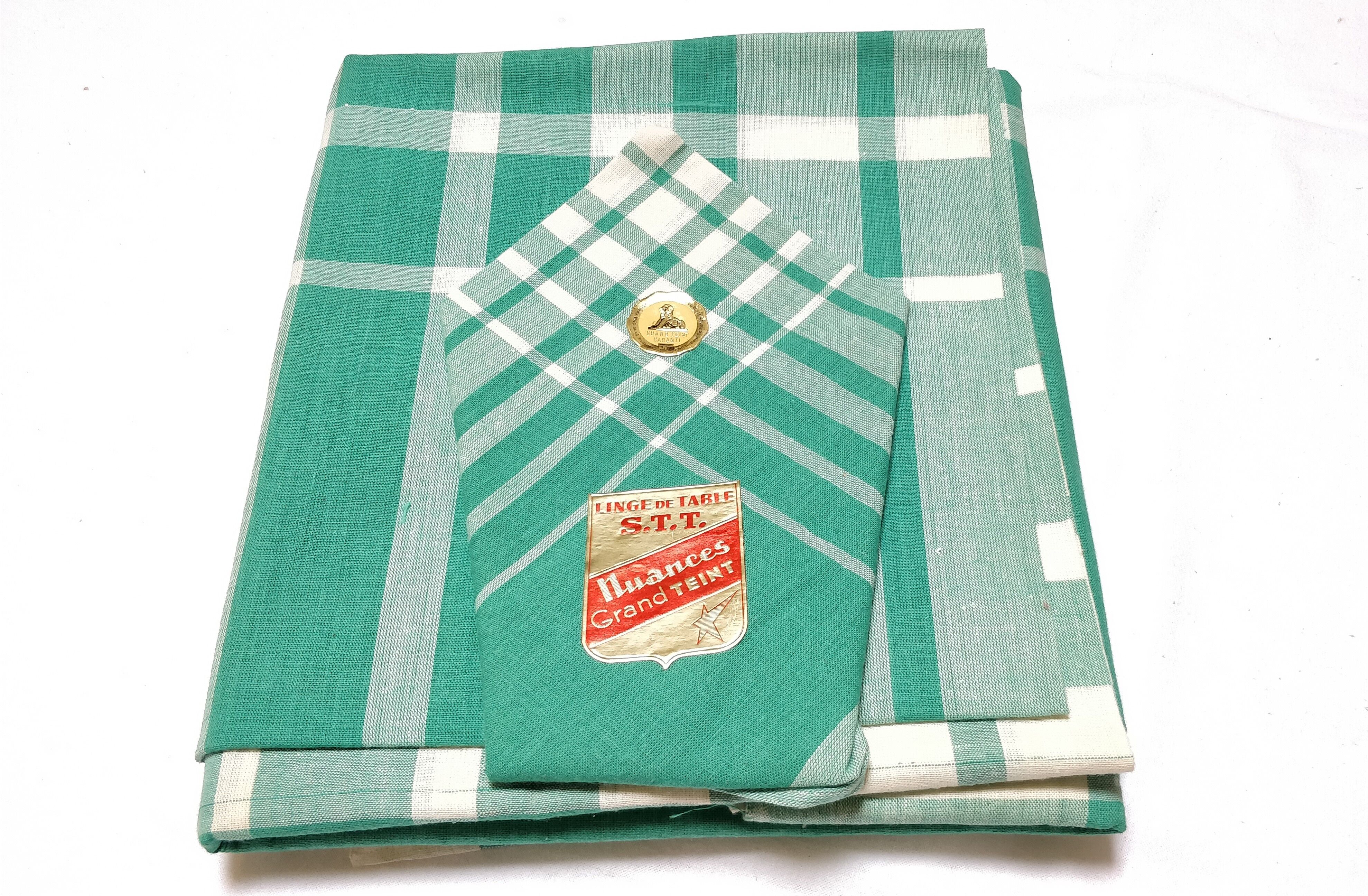 Green scottish varrée tablecloth ans 6 towels