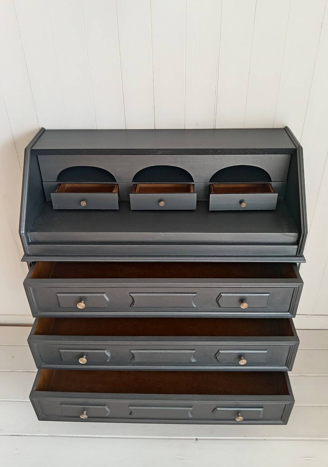 Scriban chest of drawers