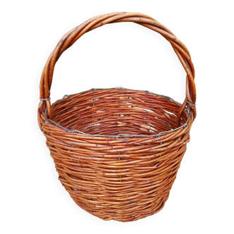 Round raw wicker basket