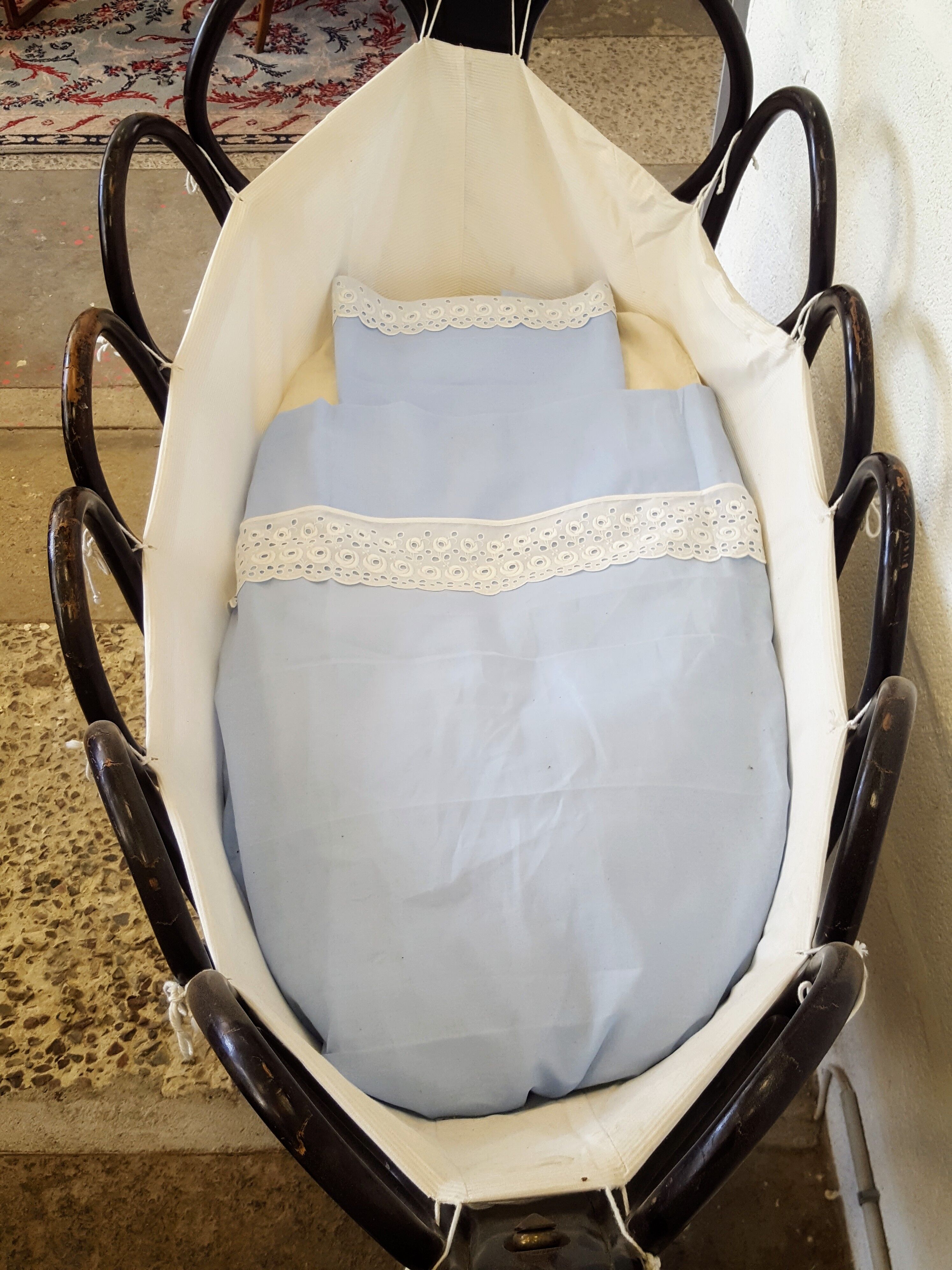 Curved wooden cradle