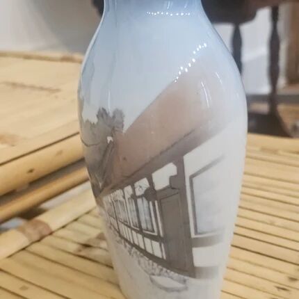 Vase vintage en porcelaine Bing & Grondahl décor vieux Arrhus au chat noir - Danemark années 70