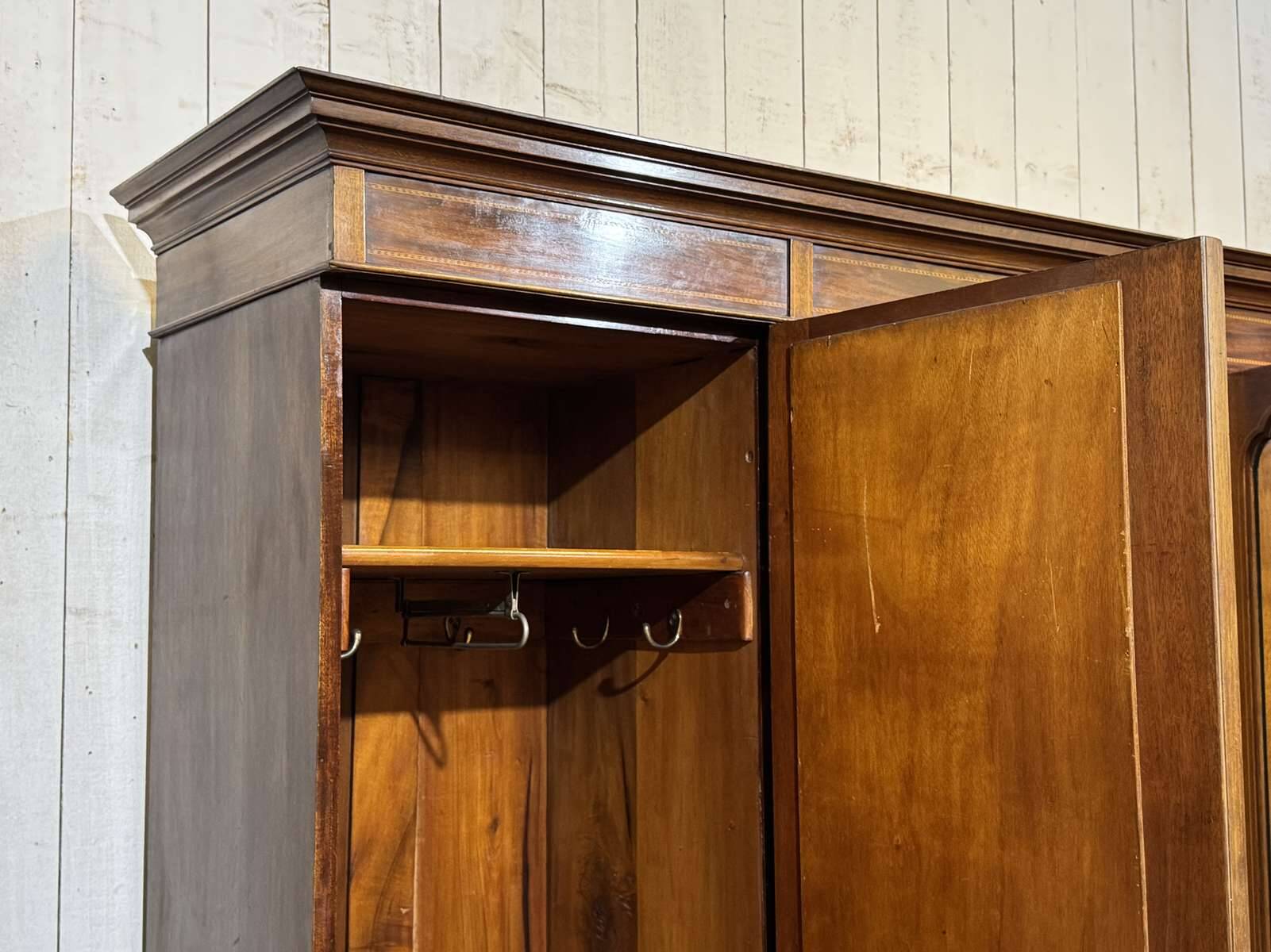 Armoire dressing anglaise en acajou 19ème