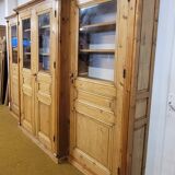 Monumental library of pine wood, from the 19th century.