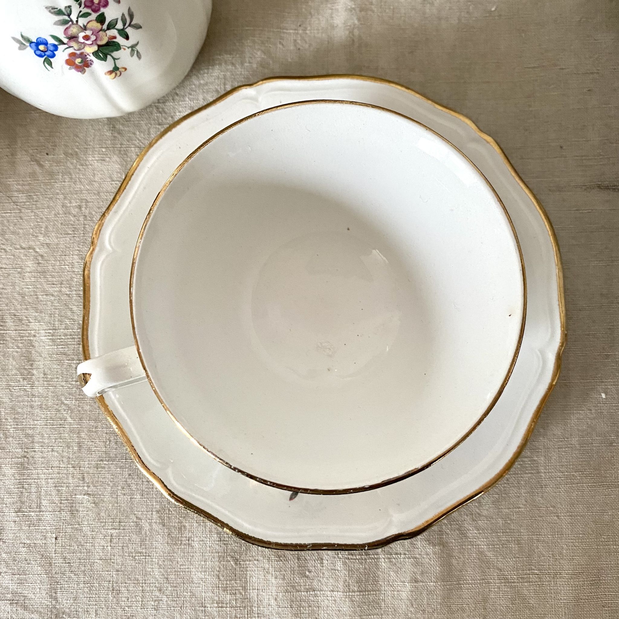 Antique tea set in Amandinoise porcelain