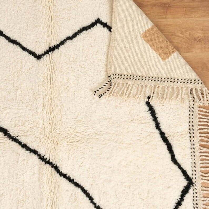 Natural wool rug, authentic handmade fabric, size 1.5/2.5 m.