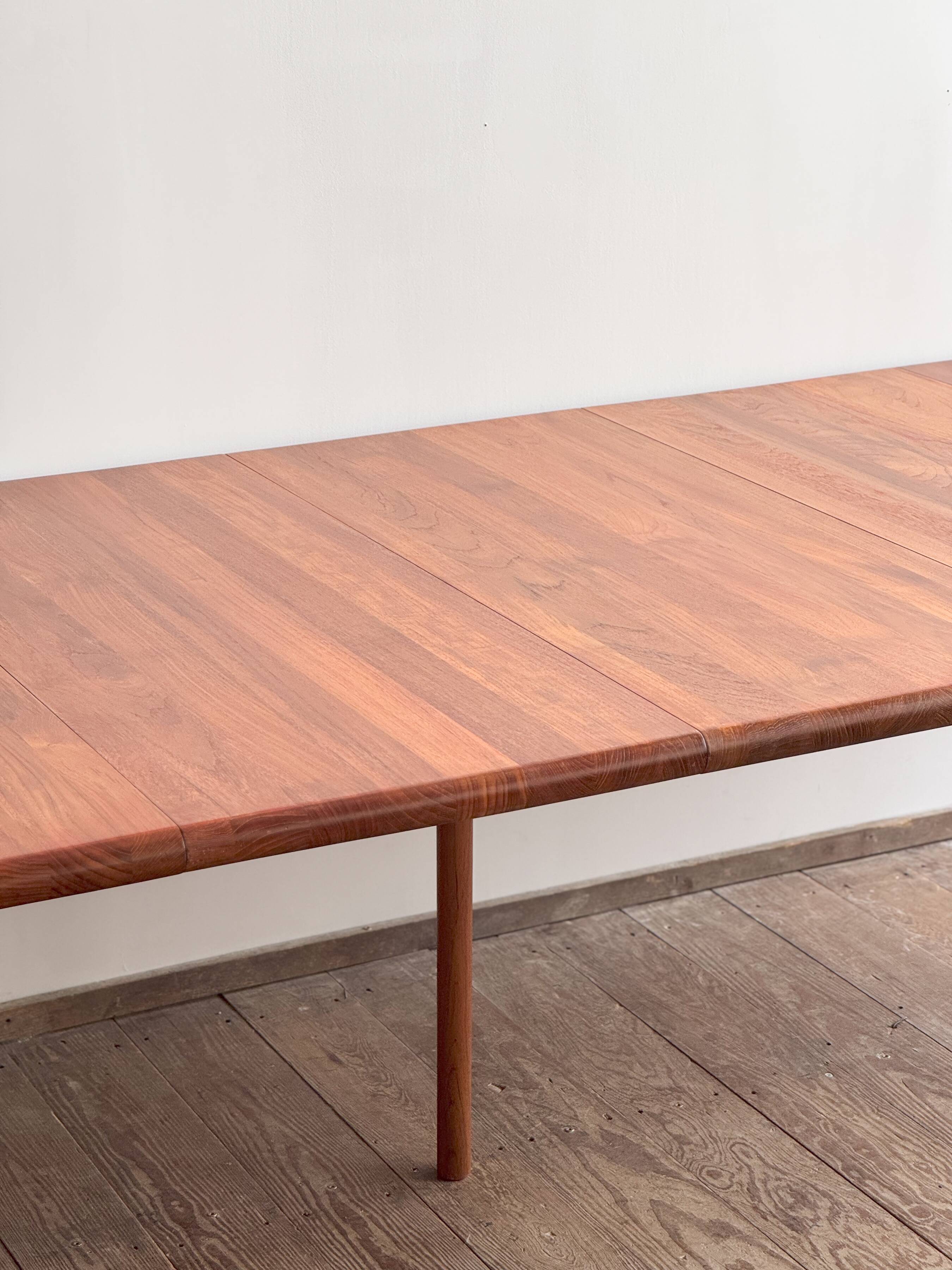 Grande table à manger scandinave vintage en teck massif, Danemark, 1970