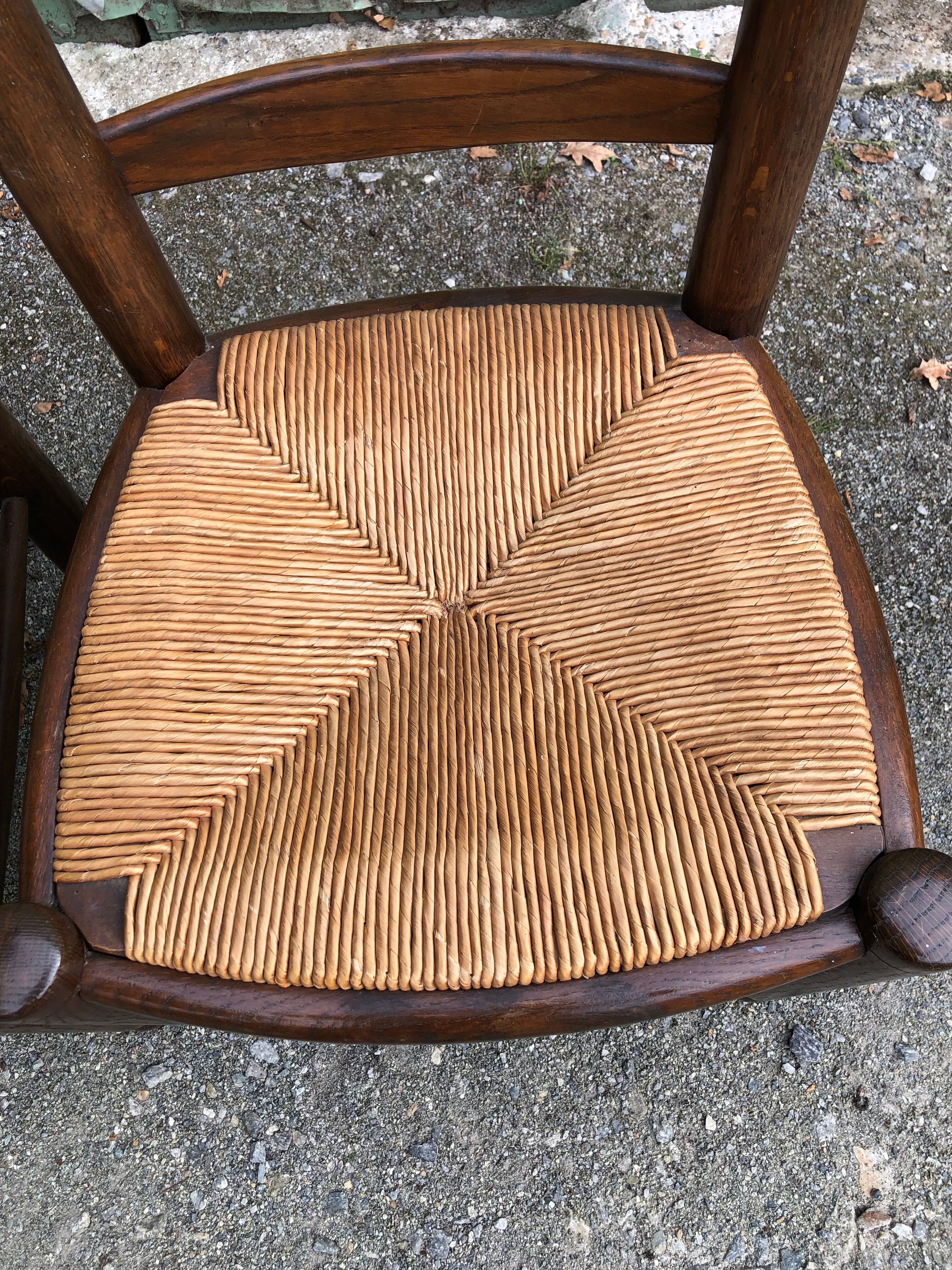 Duo of vintage rustic straw straw chairs in oak.