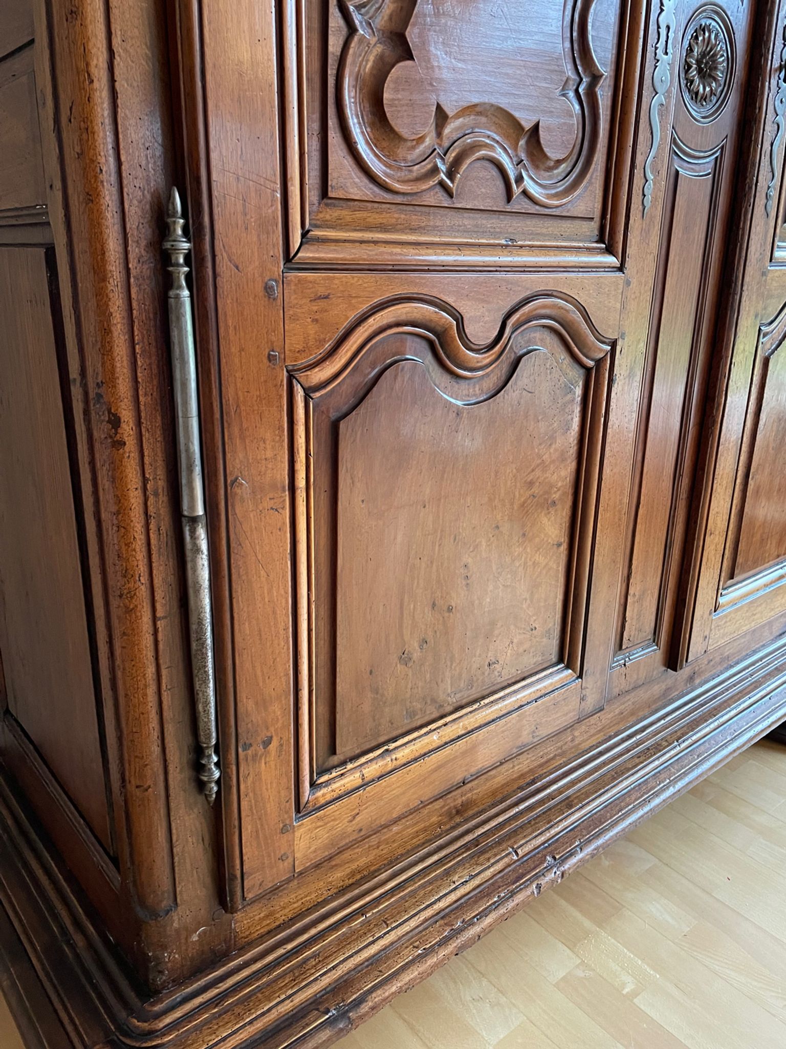 Eighteenth century castle cabinet in walnut Louis XIII style