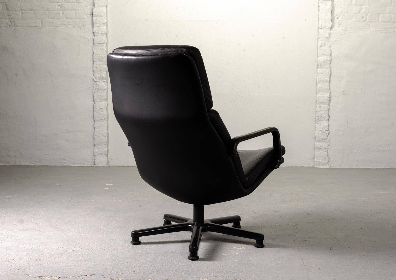 Artifort Dutch Design Black Leather Swivel Lounge Chair, F-Serie, 1960s