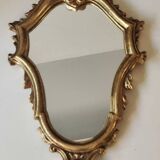 Classic Baroque/Louis XV style mirror. In old gold patinated wood. Palmette/Scroll/Blazon motif decor. Dim 46 x 27 cm