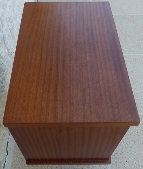 Vintage bedside table with 1 drawer and 1 niche, brass feet - very good condition.