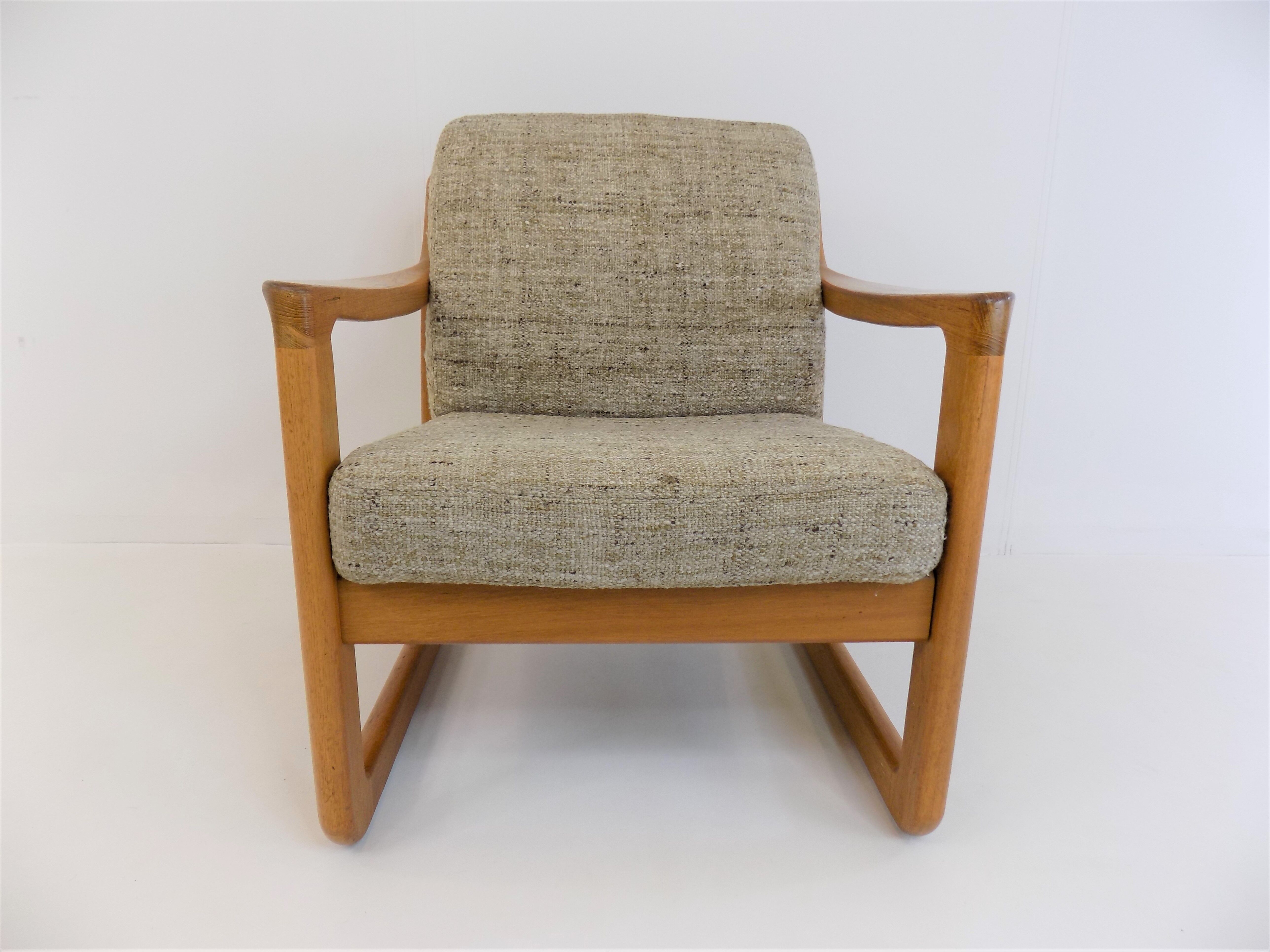 Paire de fauteuils par Johannes Andersen