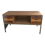 Old-style workbench desk