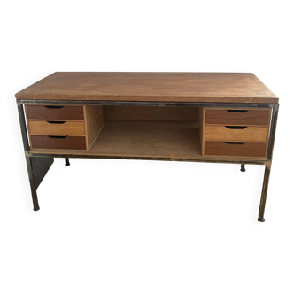 Old-style workbench desk
