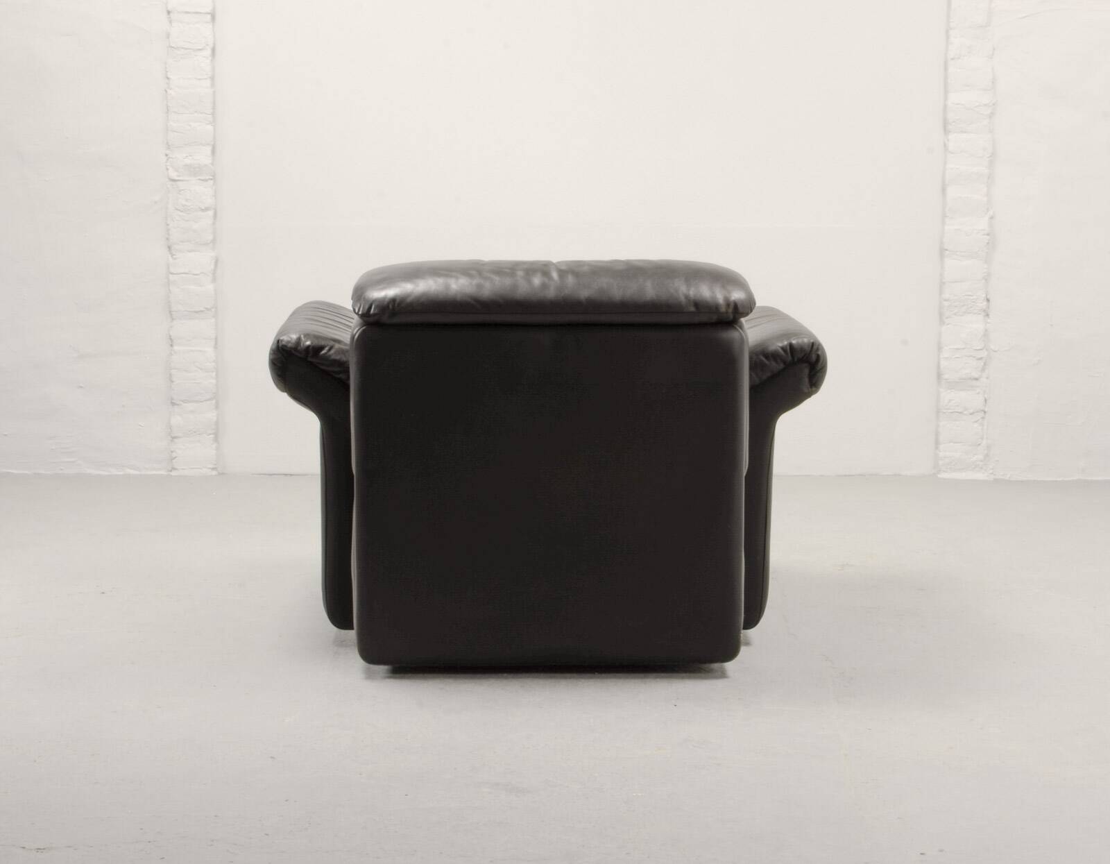 De Sede Black Smooth Leather Design Lounge Chair DS17. Swiss, 1970s
