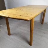 Extendable pine table