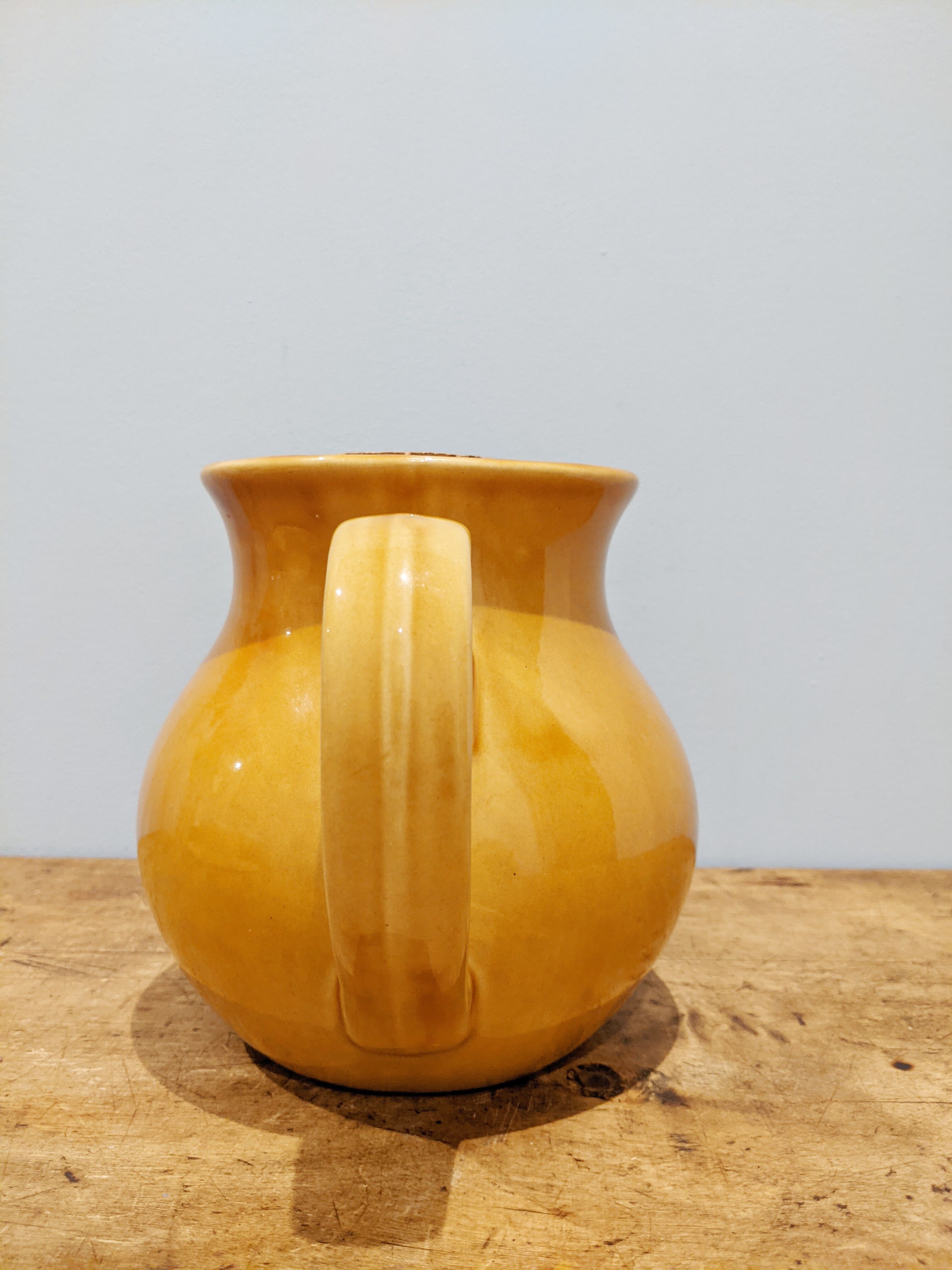 Pichet rafraîchisseur en céramique grès ocre