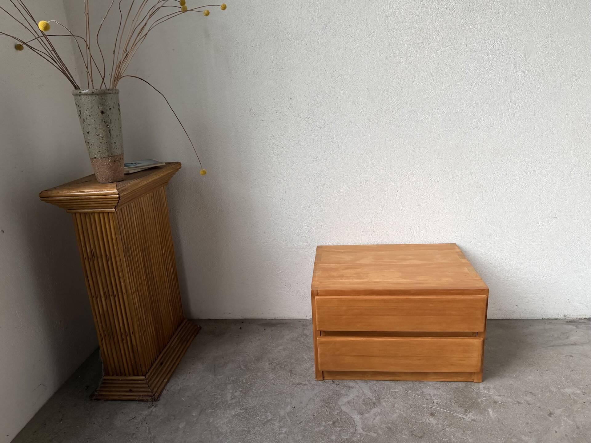 Regain bedside table in solid elm