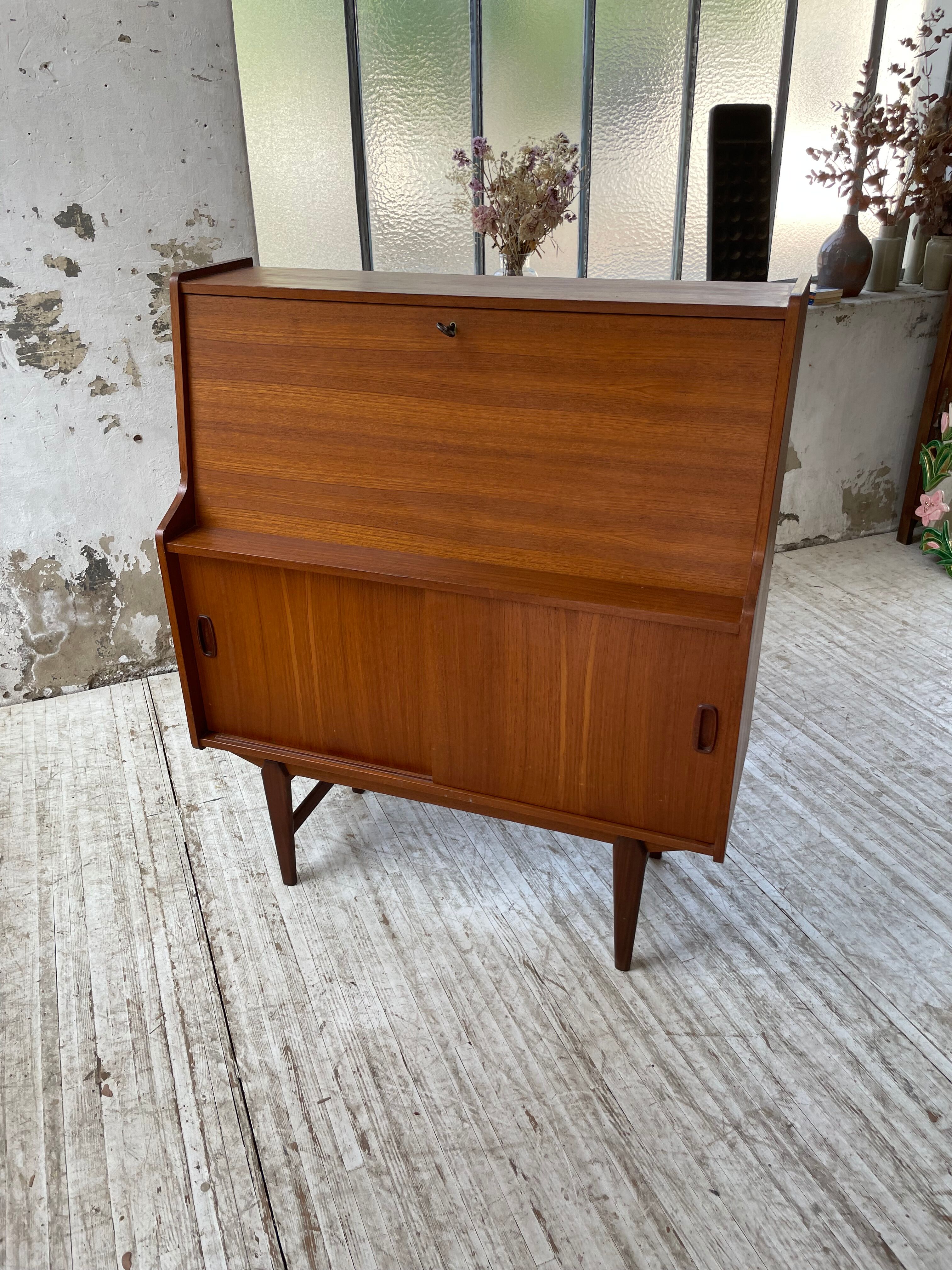 Secretary Samcom teck 1960