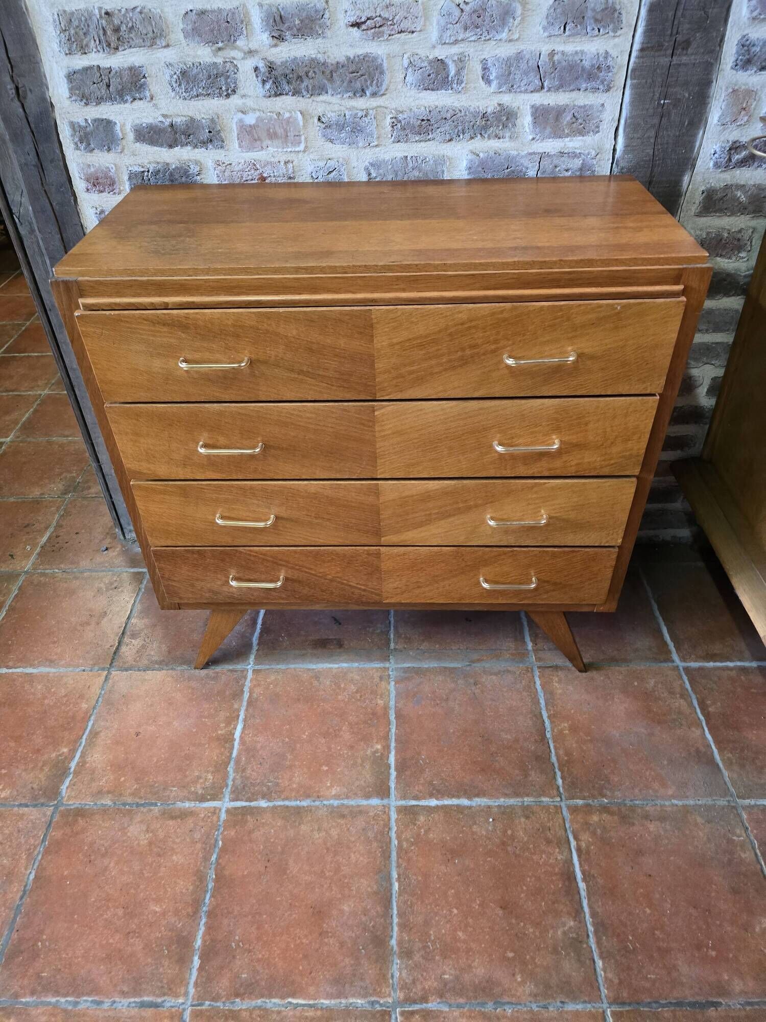 Vintage chest of drawers from the 60s in oak