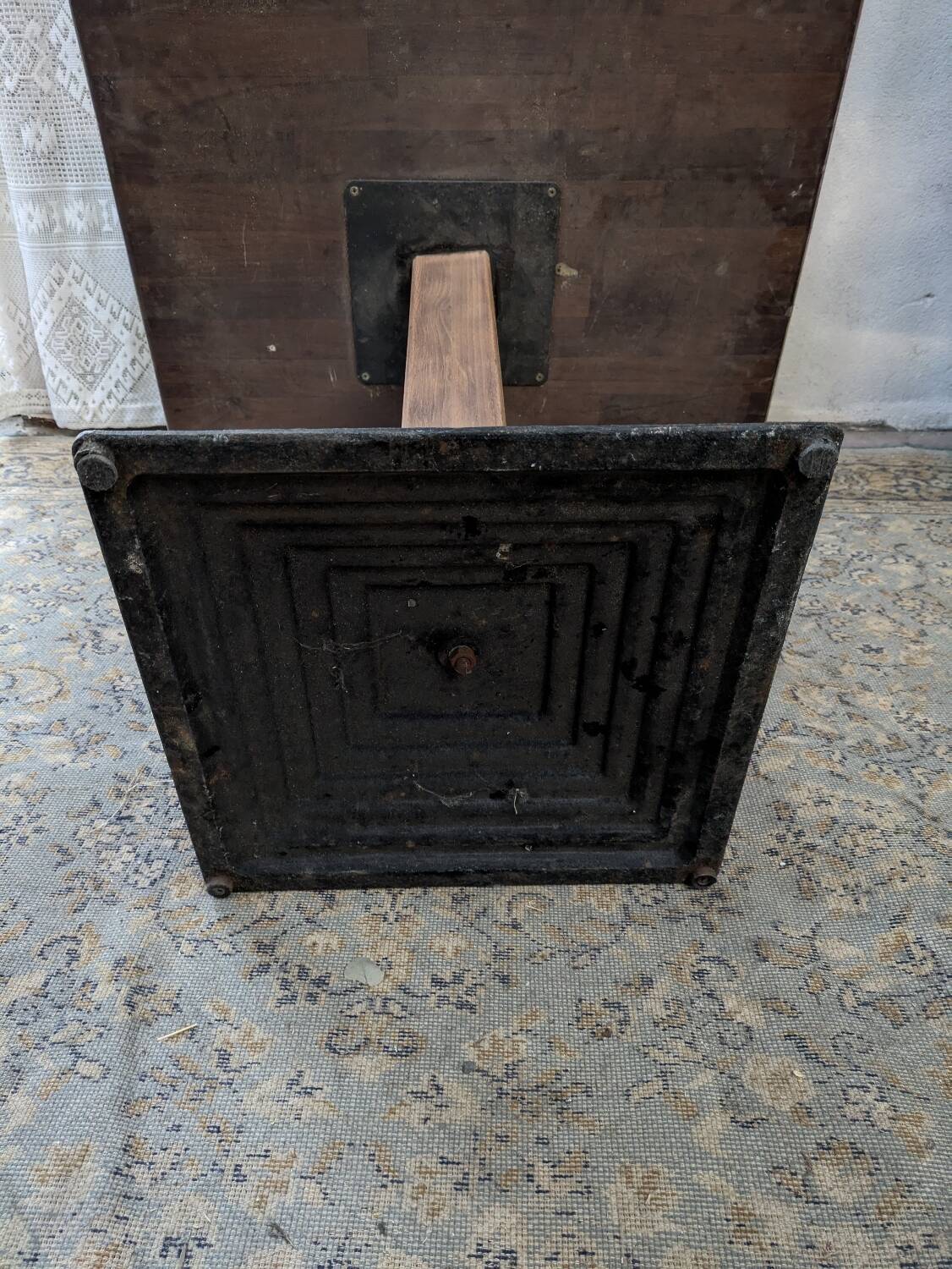 Bistro table in wood and metal