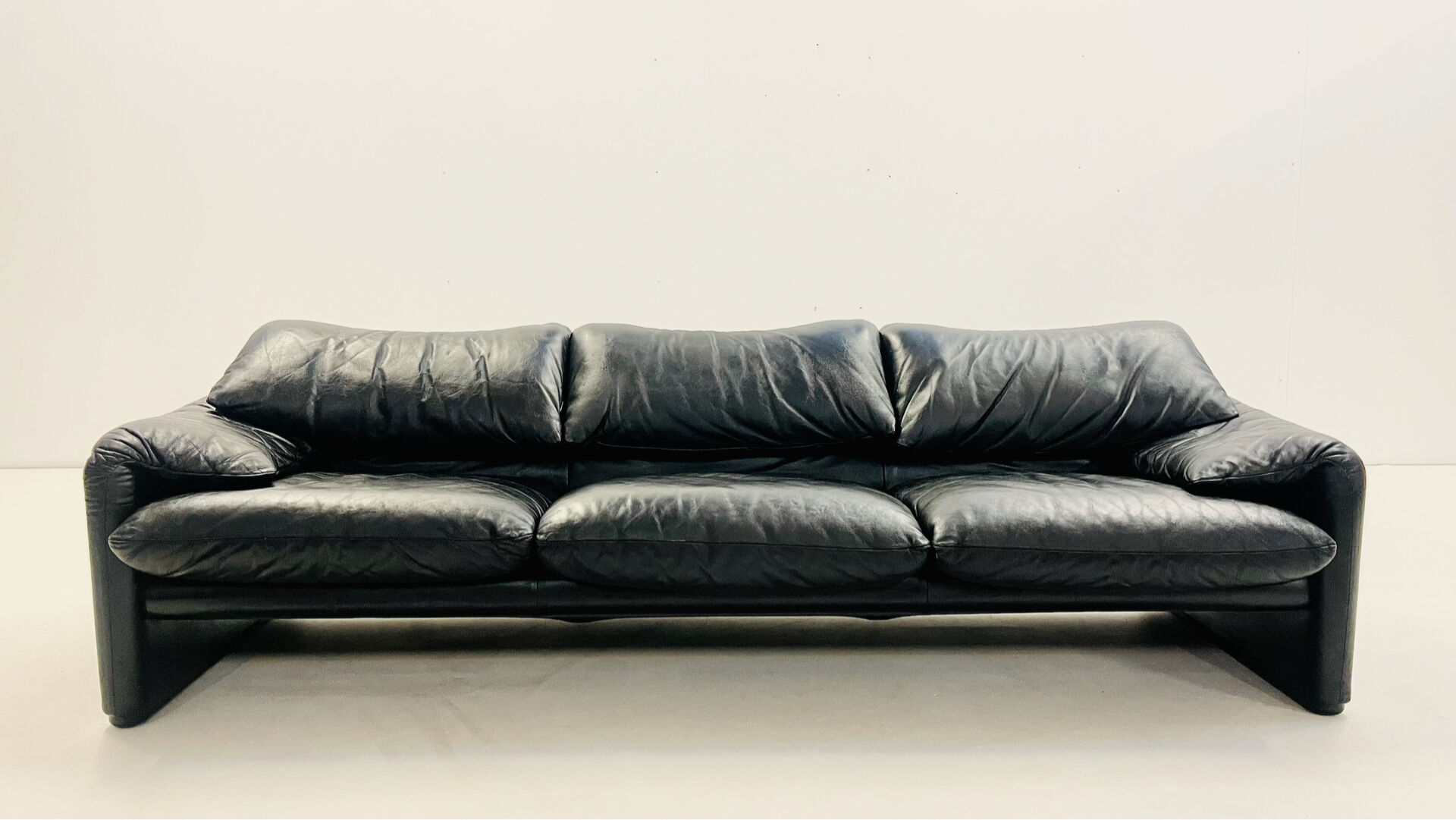 'Maralunga' 3-seater sofa by Vico Magistretti for Cassina